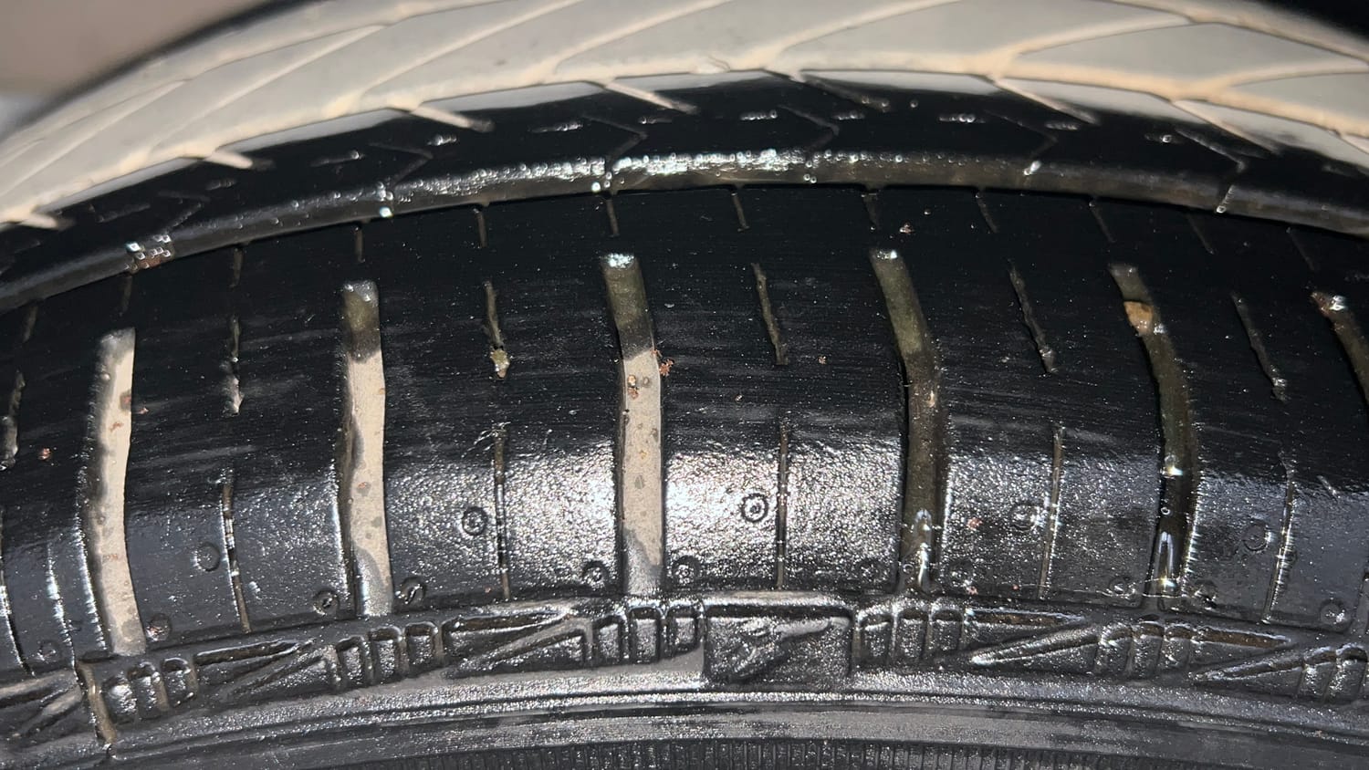 Used 2021 Tata Tiago XZ Petrol Manual tyres RIGHT REAR TYRE TREAD VIEW