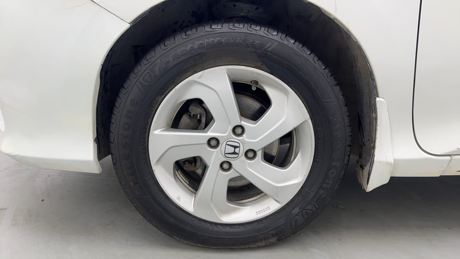 Used 2015 Honda City V Petrol Manual tyres LEFT FRONT TYRE RIM VIEW