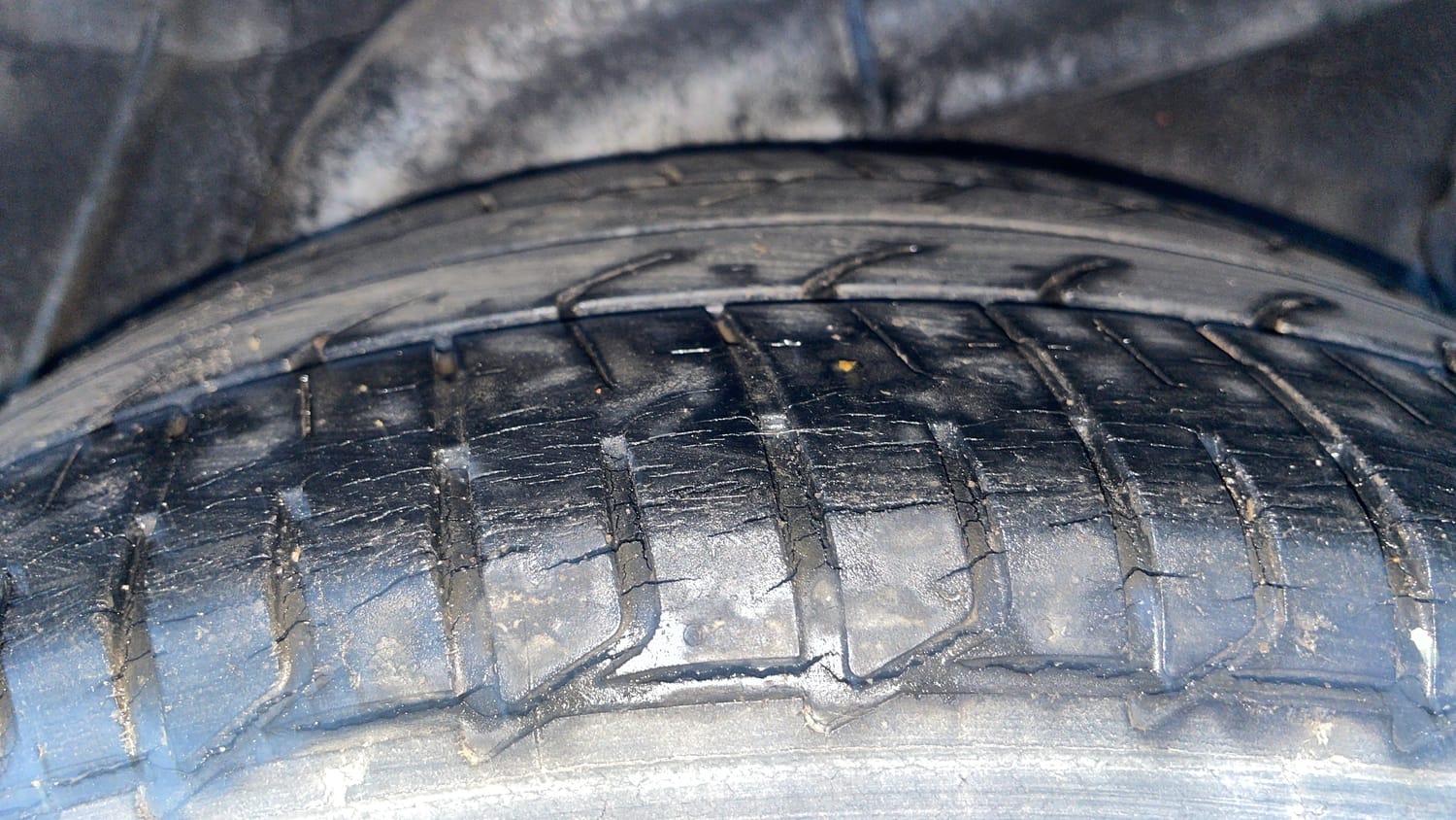 Used 2017 Hyundai Verna 1.6 VTVT SX AT Petrol Automatic tyres LEFT REAR TYRE TREAD VIEW