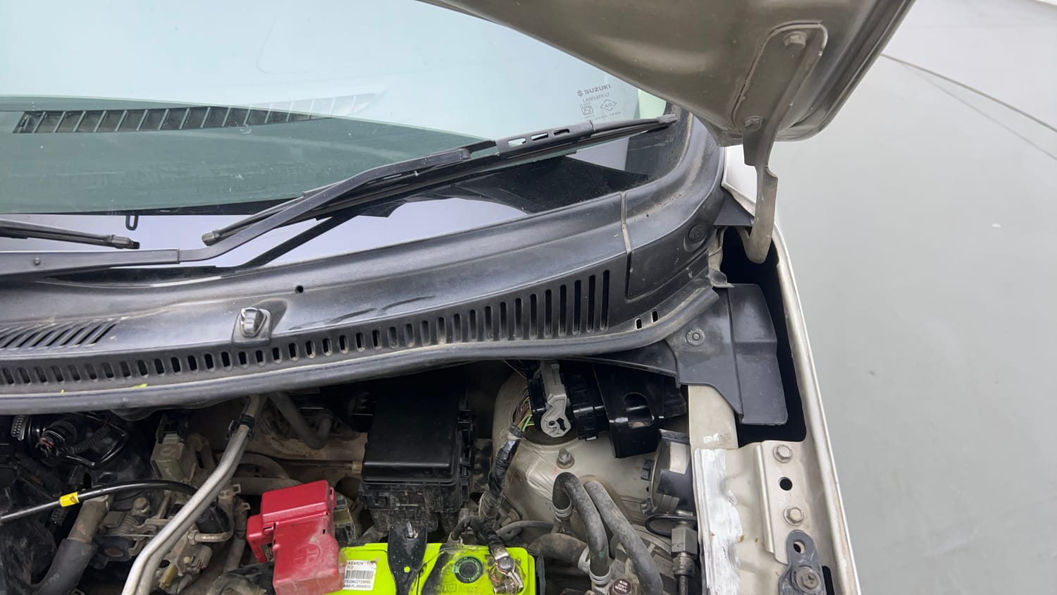 Used 2018 Maruti Suzuki Wagon R LXI CNG Cng Manual engine ENGINE LEFT SIDE HINGE & APRON VIEW