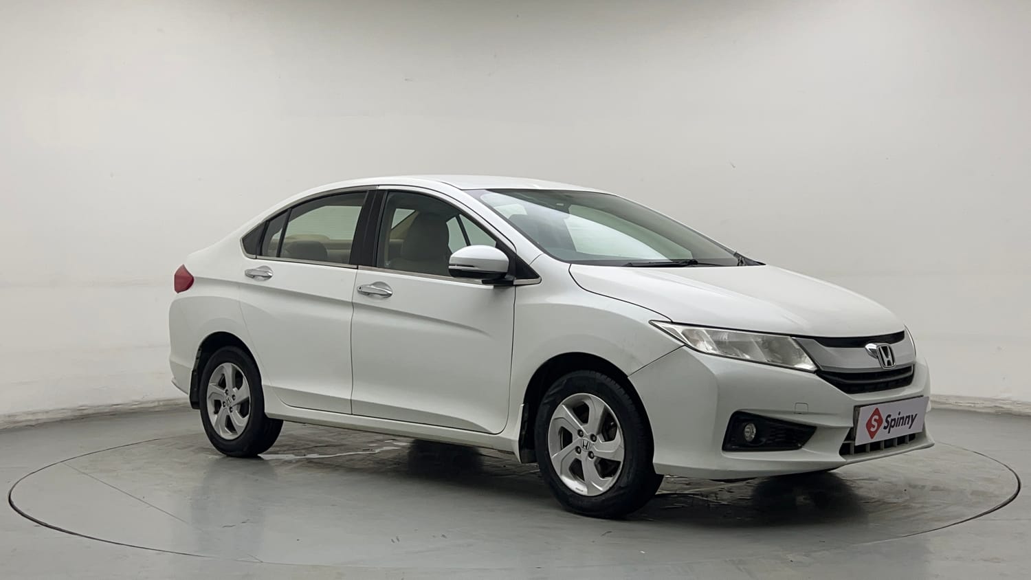 Used 2015 Honda City V Petrol Manual exterior RIGHT FRONT CORNER VIEW