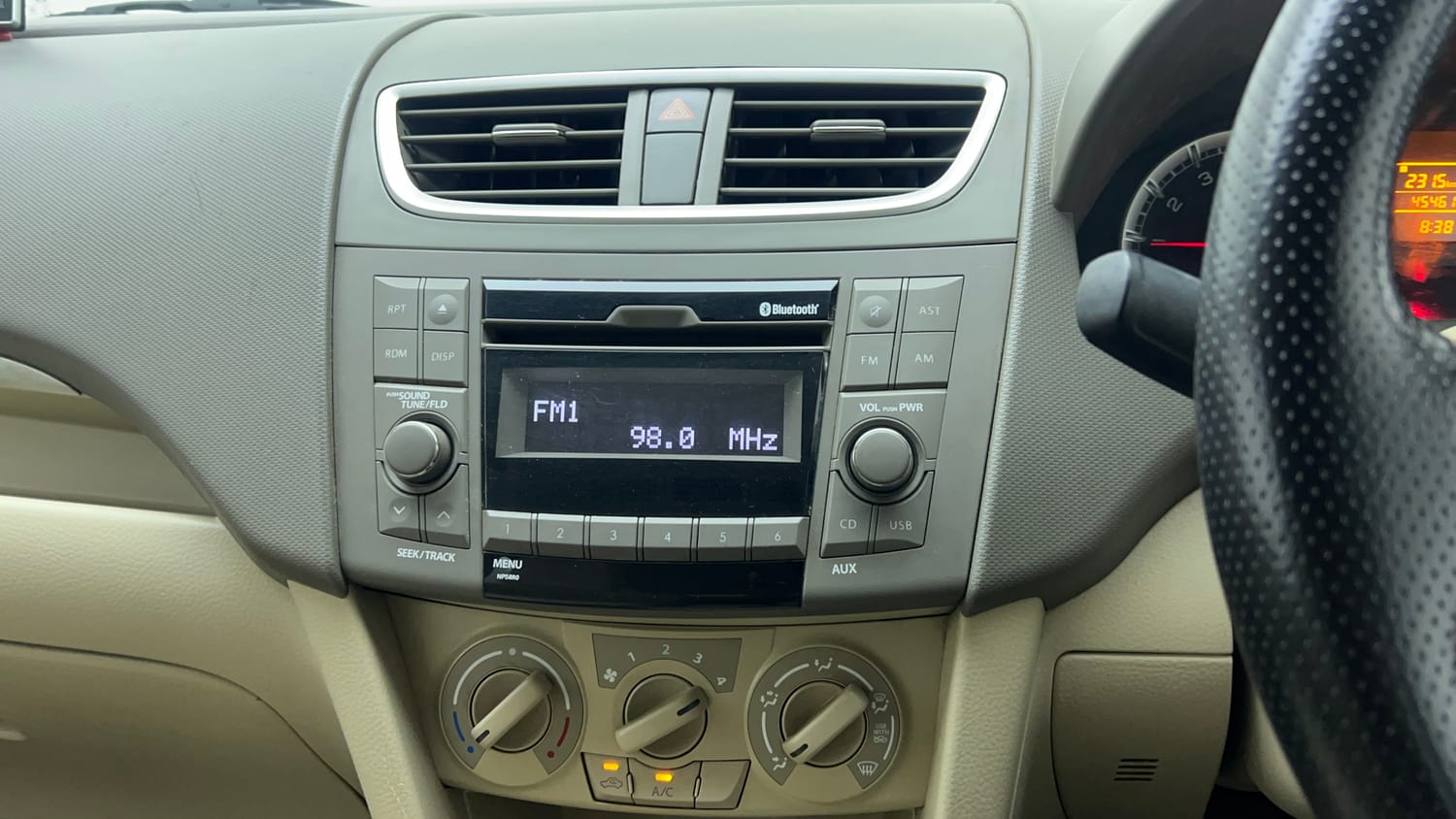 Used 2016 Maruti Suzuki Ertiga VXI Petrol Manual top_features Integrated (in-dash) music system