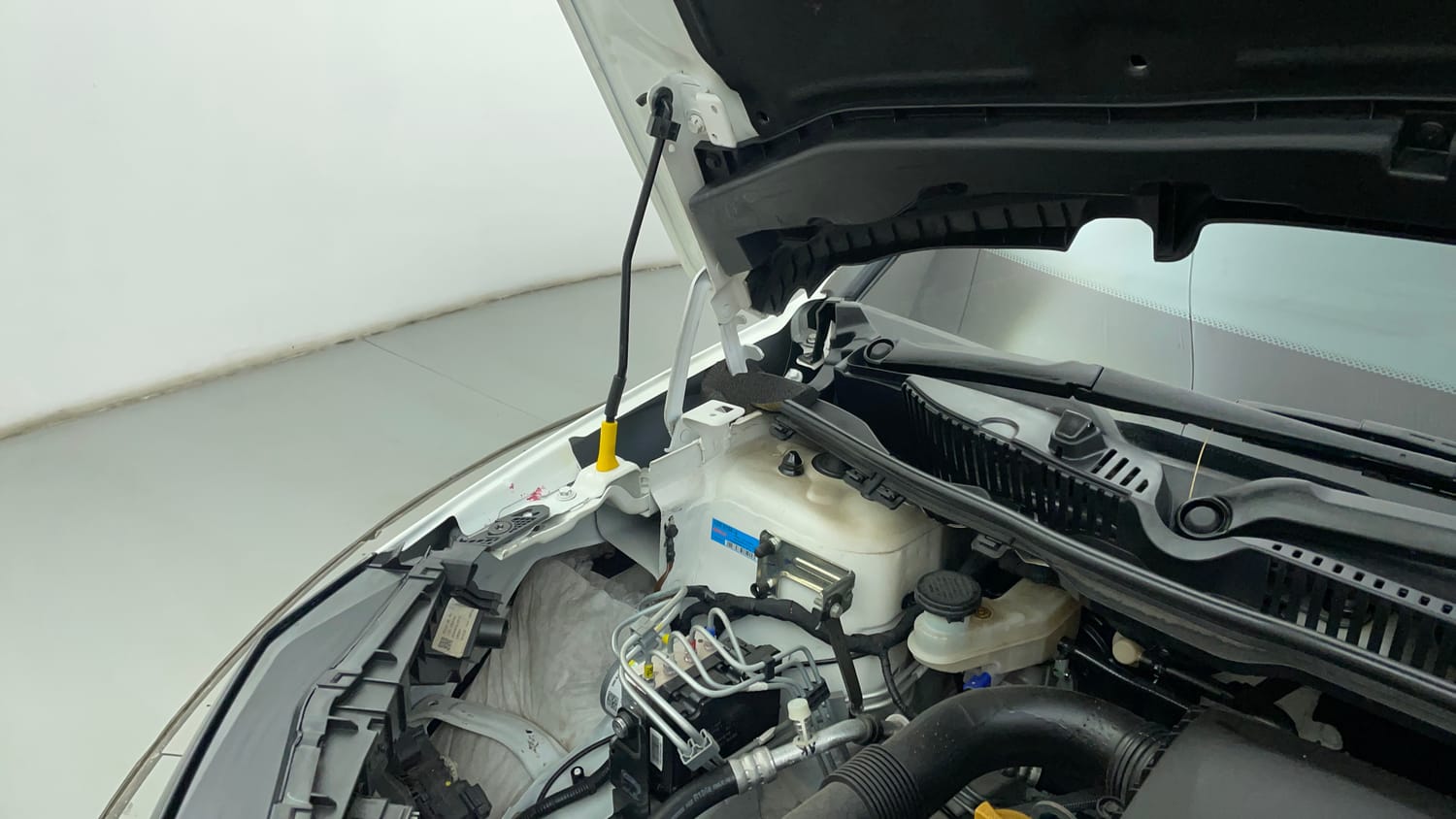 Used 2025 Tata Nexon Creative Plus (S) 1.2 Petrol 6MT Petrol Manual engine ENGINE RIGHT SIDE HINGE & APRON VIEW