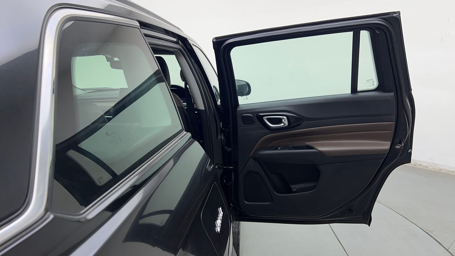2024 Jeep Meridian Limited (O) 4x2 AT-20