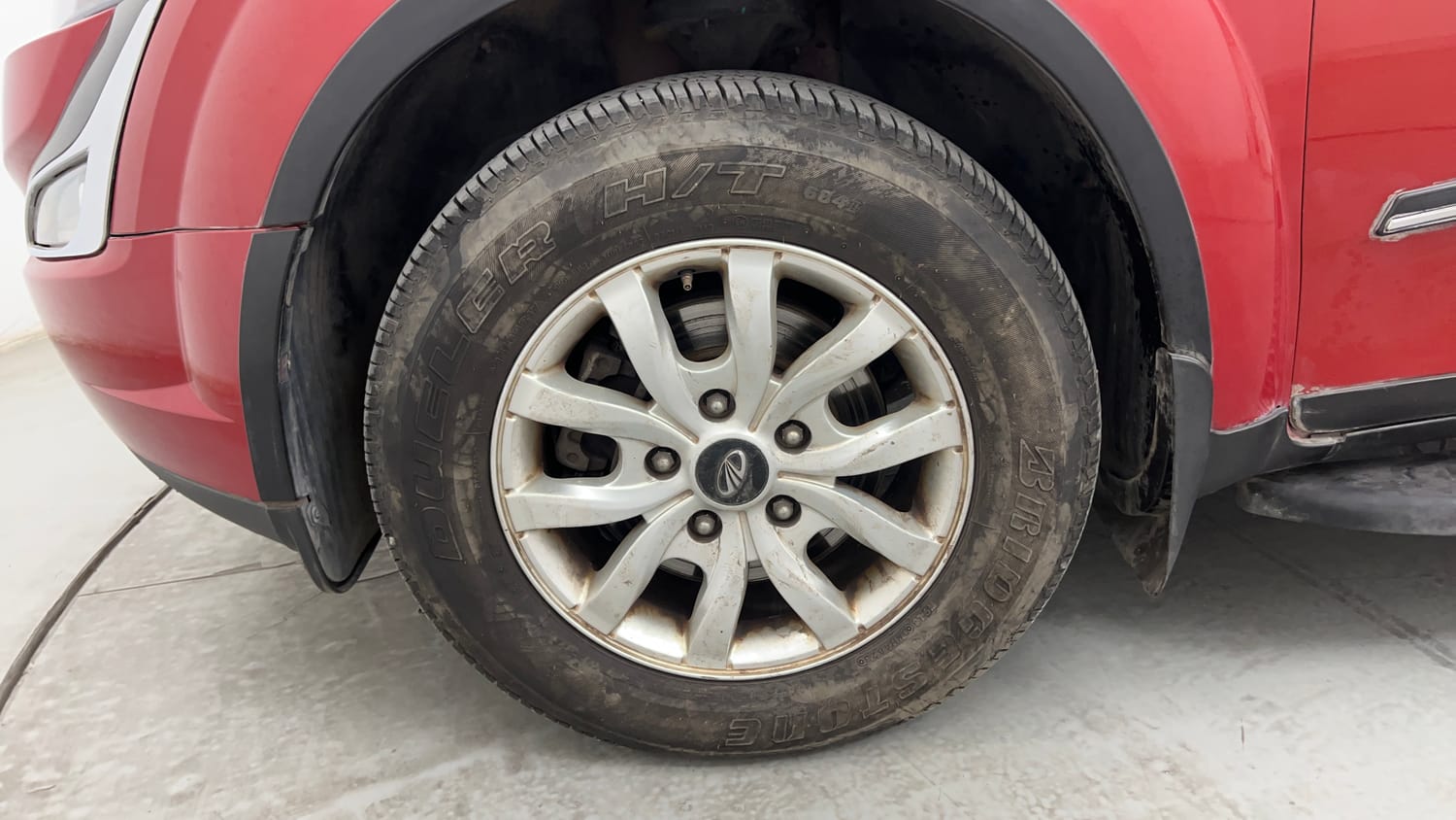 Used 2016 Mahindra XUV500 W8 Diesel Manual tyres LEFT FRONT TYRE RIM VIEW