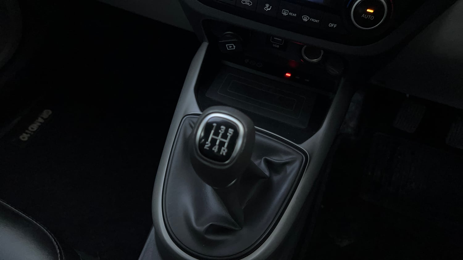Used 2020 Hyundai Grand i10 Nios Asta 1.2 Kappa VTVT Petrol Manual interior GEAR  KNOB VIEW
