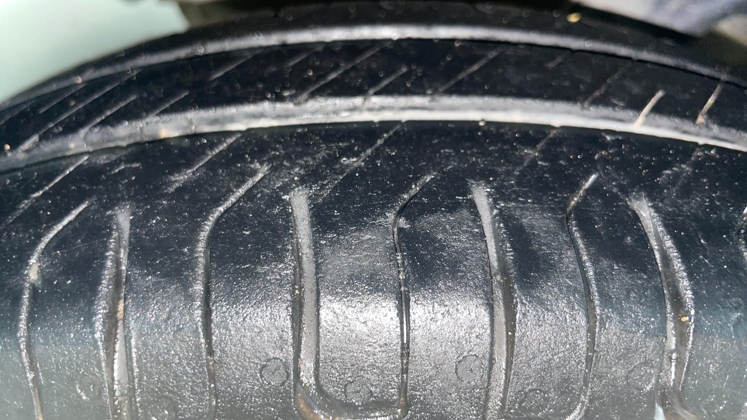 Used 2014 Hyundai i10 Magna 1.1 iRDE2 Petrol Manual tyres LEFT FRONT TYRE TREAD VIEW