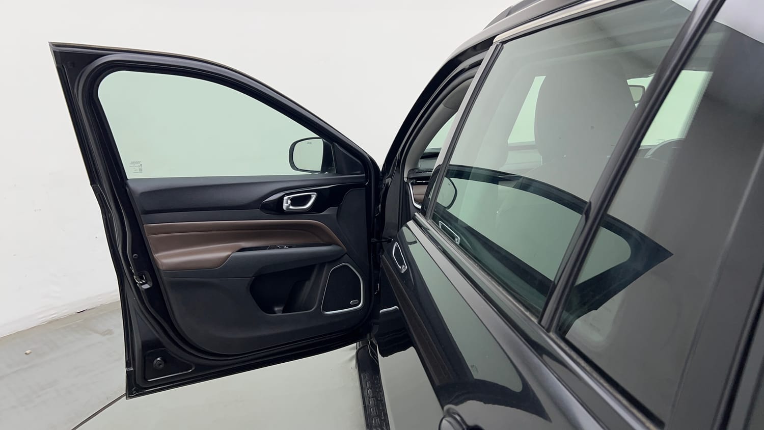 2024 Jeep Meridian Limited (O) 4x2 AT-21