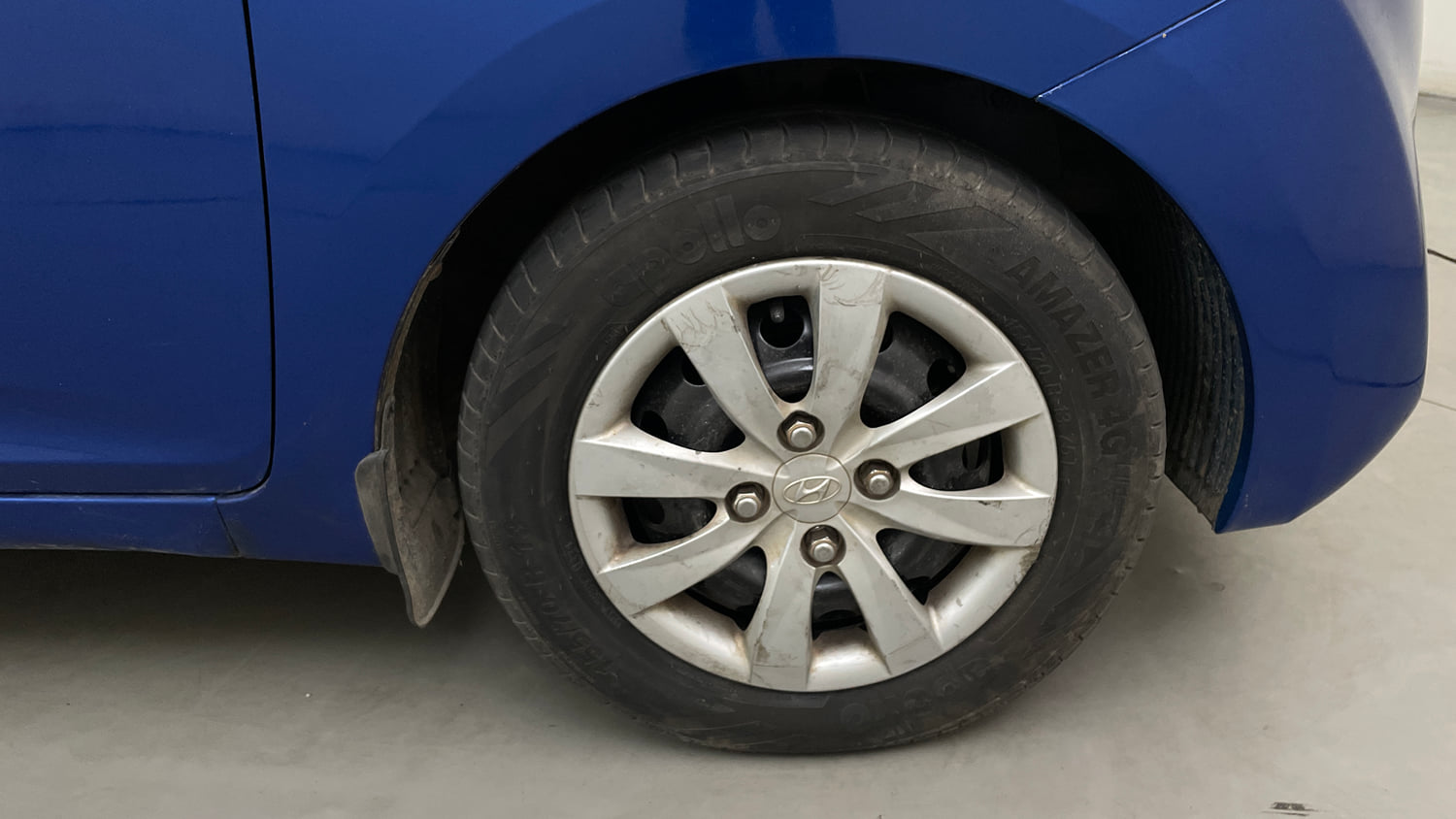 Used 2012 Hyundai Eon Sportz Petrol Manual tyres RIGHT FRONT TYRE RIM VIEW