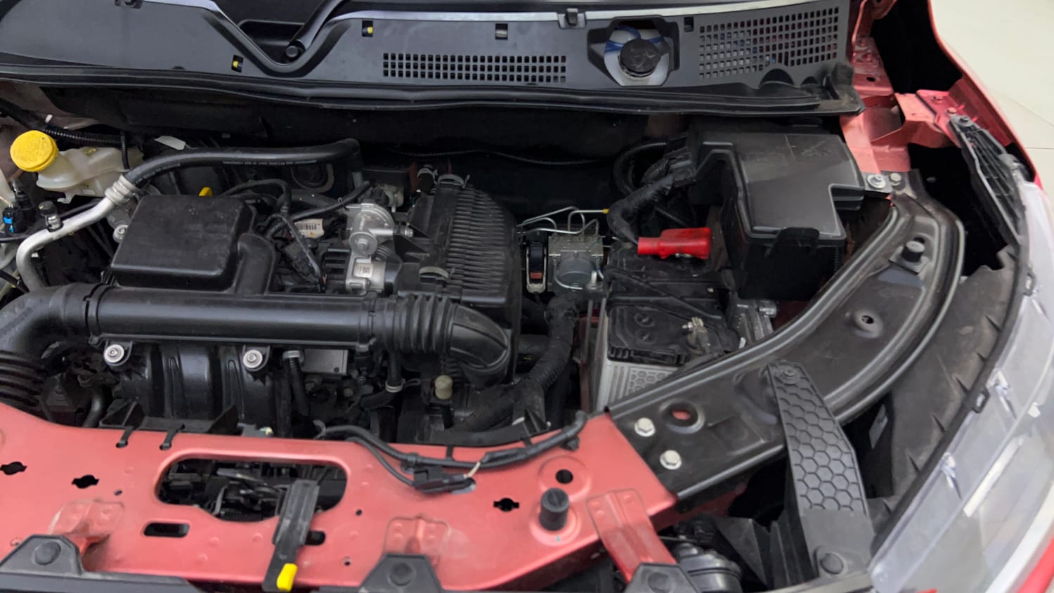 Used 2025 Nissan Magnite N-Connecta B4D 1.0 Petrol AMT Dual Tone Petrol Automatic engine ENGINE LEFT SIDE VIEW