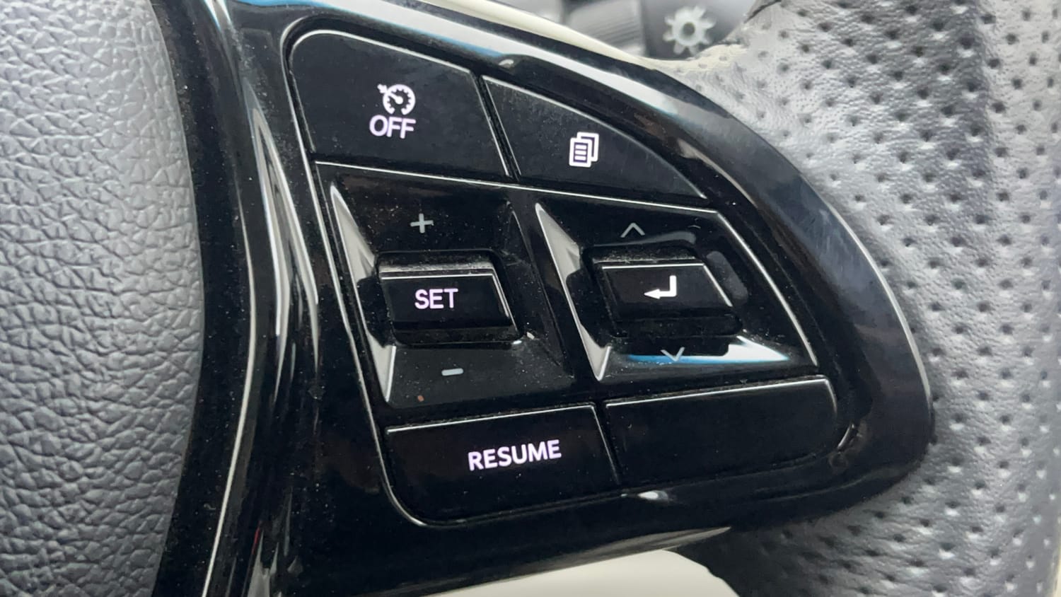 Used 2024 Mahindra XUV 3XO AX5 1.2 Petrol AT Petrol Automatic top_features Cruise control