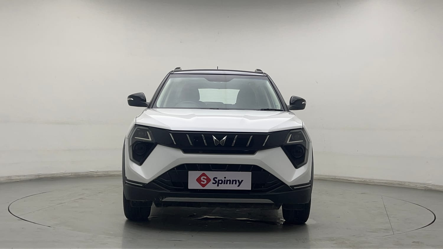 Used 2024 Mahindra XUV 3XO AX5 1.2 Petrol AT Petrol Automatic exterior FRONT VIEW