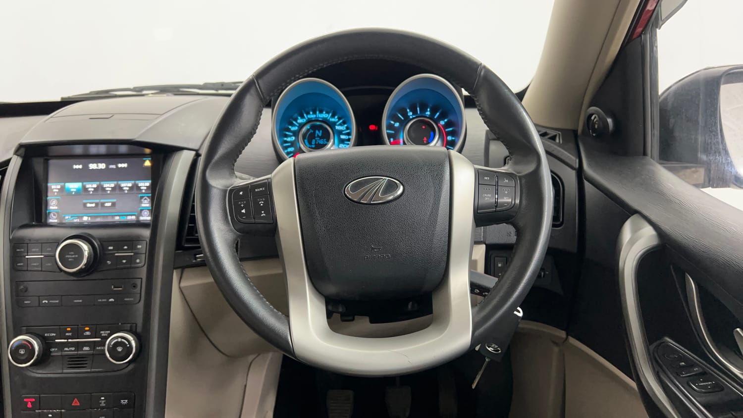 Used 2016 Mahindra XUV500 W8 Diesel Manual interior STEERING VIEW