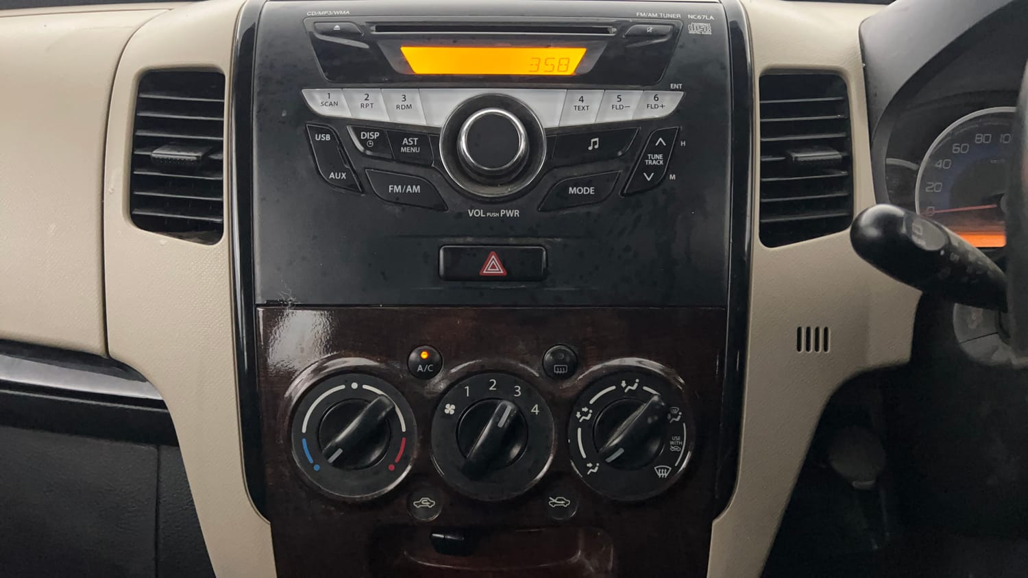Used 2018 Maruti Suzuki Wagon R VXI Petrol Manual interior MUSIC SYSTEM & AC CONTROL VIEW
