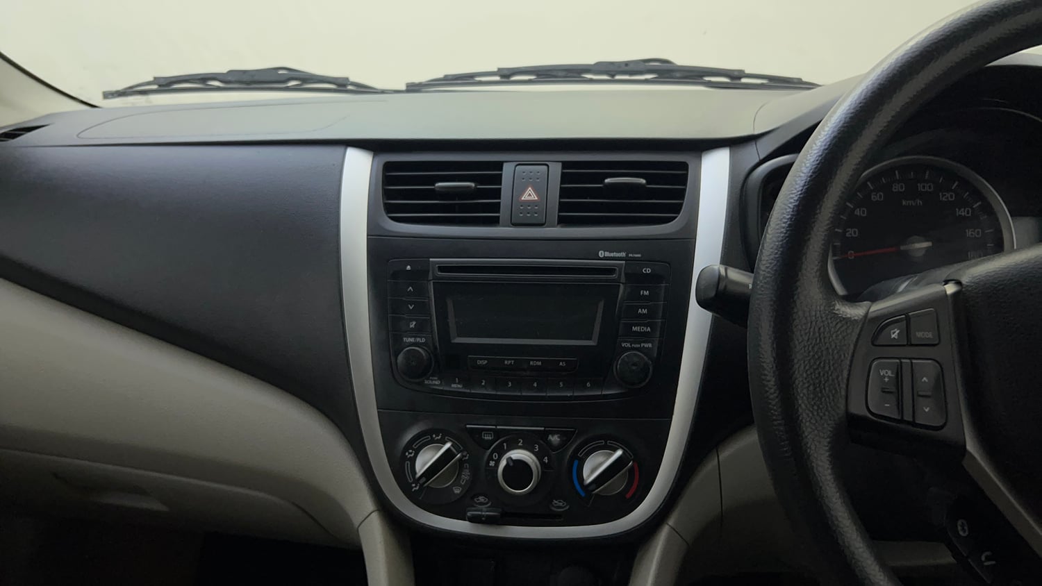 Used 2016 Maruti Suzuki Celerio ZXi AMT Petrol Automatic top_features Integrated (in-dash) music system