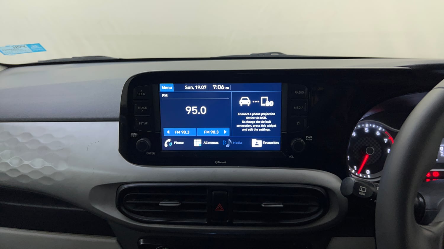 Used 2020 Hyundai Grand i10 Nios Asta 1.2 Kappa VTVT Petrol Manual top_features Touch screen infotainment system