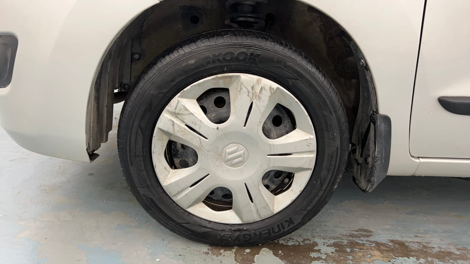 Used 2018 Maruti Suzuki Wagon R VXI Petrol Manual tyres LEFT FRONT TYRE RIM VIEW
