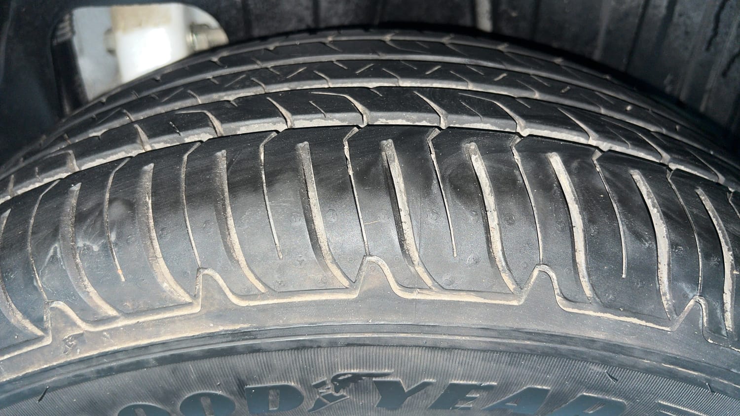 Used 2024 Mahindra XUV 3XO AX5 1.2 Petrol AT Petrol Automatic tyres LEFT REAR TYRE TREAD VIEW