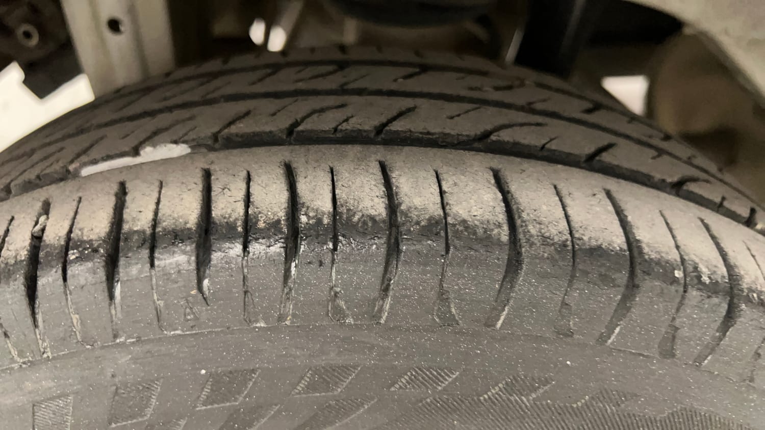 Used 2016 Maruti Suzuki Alto K10 VXi AMT Petrol Automatic tyres RIGHT REAR TYRE TREAD VIEW
