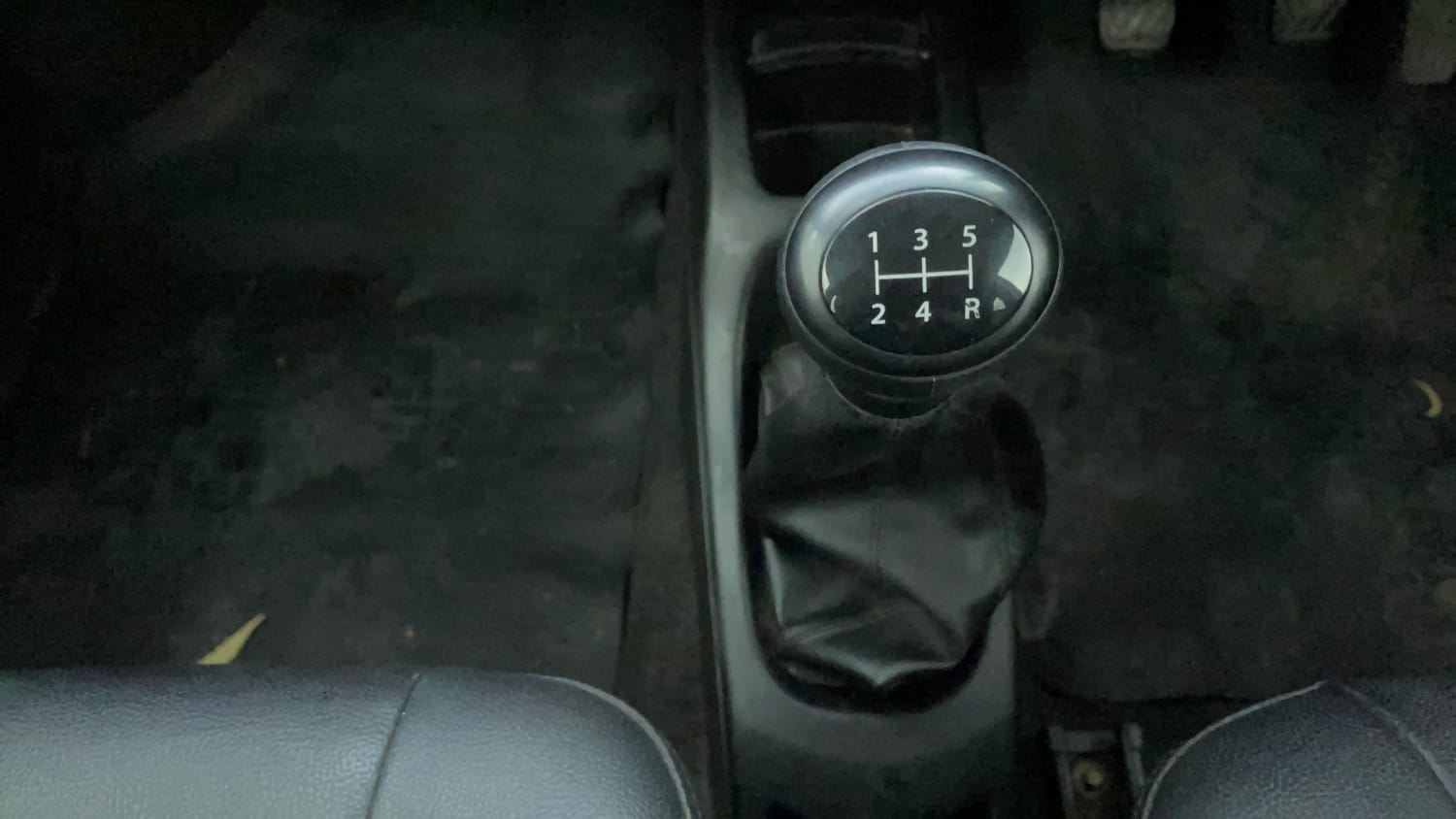 Used 2013 Maruti Suzuki Wagon R LXI Petrol Manual interior GEAR  KNOB VIEW
