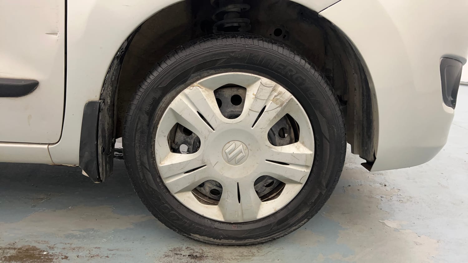 Used 2018 Maruti Suzuki Wagon R VXI Petrol Manual tyres RIGHT FRONT TYRE RIM VIEW