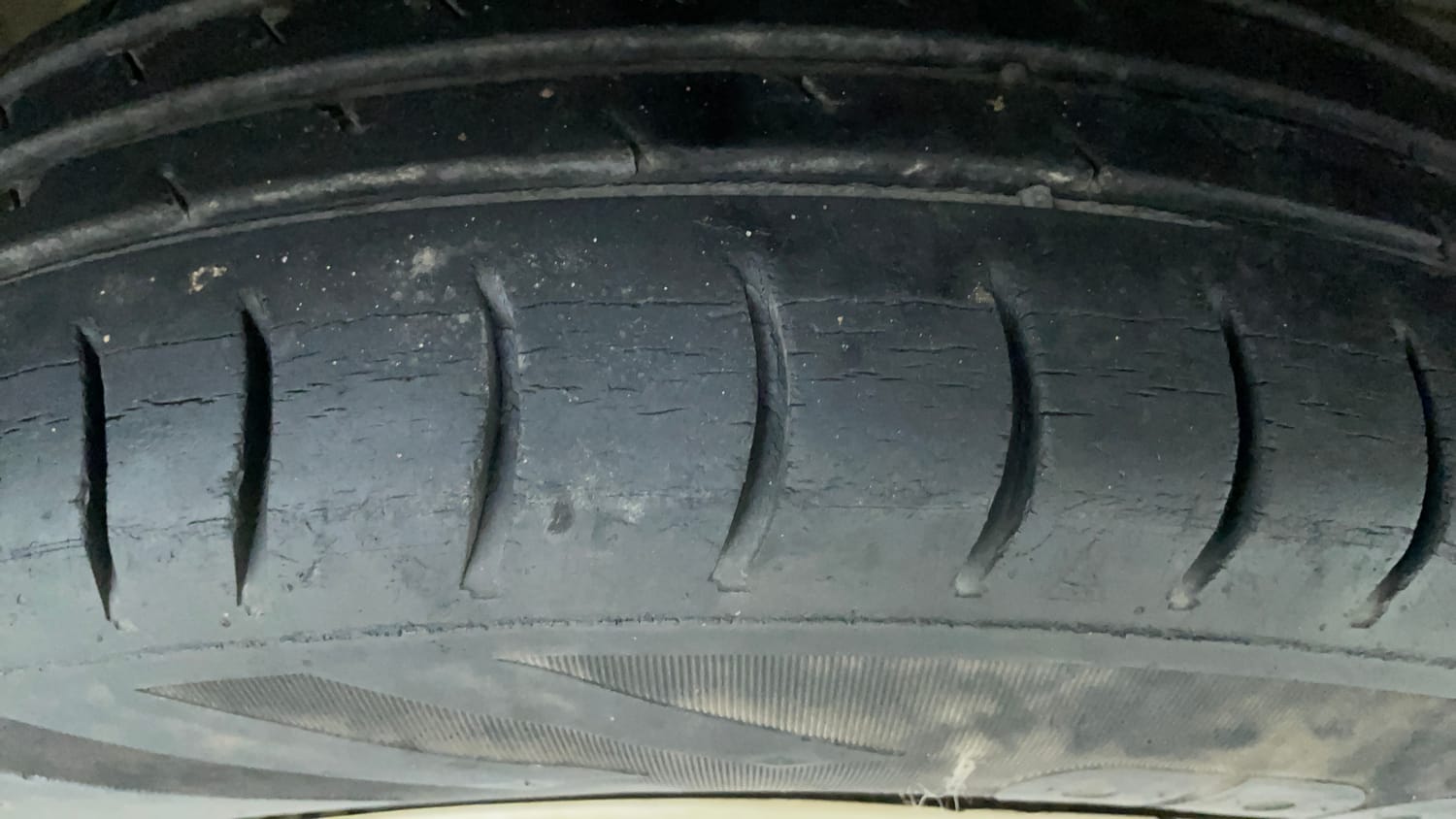 Used 2013 Maruti Suzuki Wagon R LXI Petrol Manual tyres RIGHT FRONT TYRE TREAD VIEW