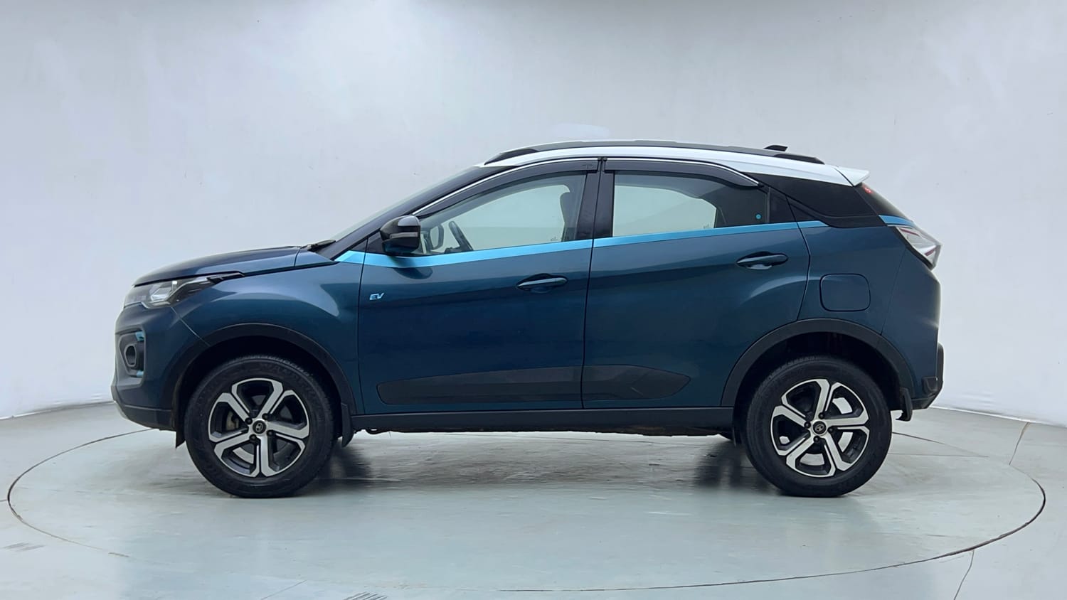 2022 Tata Nexon EV XZ Plus - Photo 2