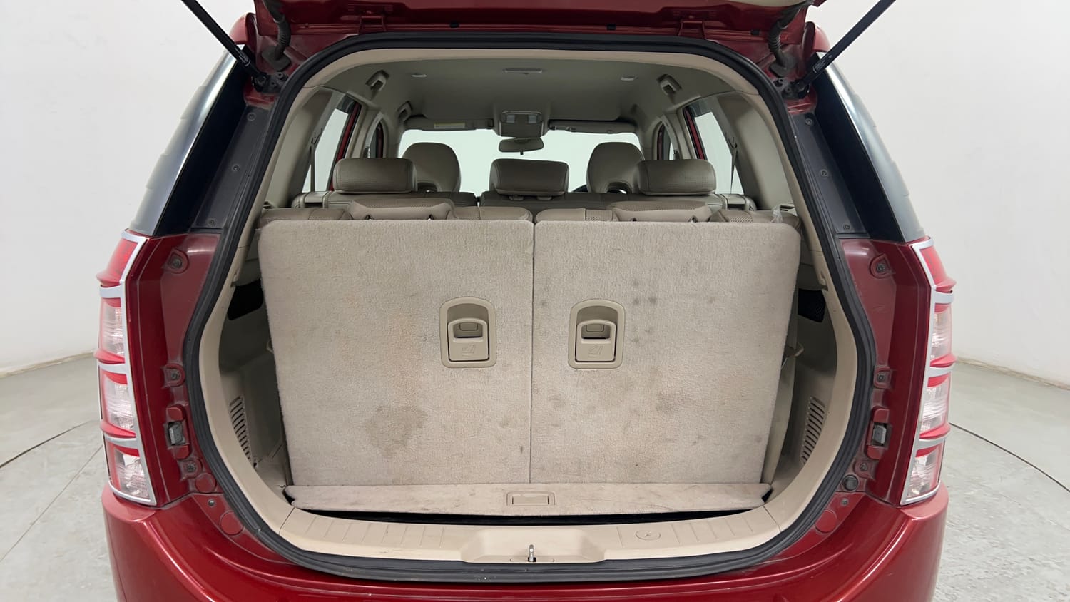 Used 2016 Mahindra XUV500 W8 Diesel Manual interior DICKY INSIDE VIEW