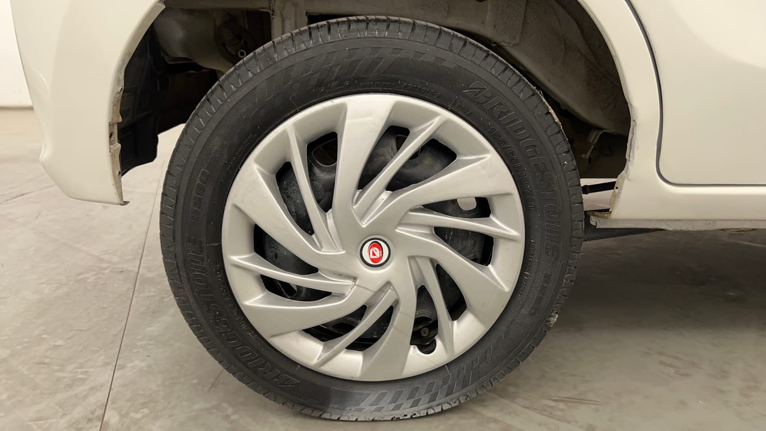 Used 2016 Maruti Suzuki Alto K10 VXi AMT Petrol Automatic tyres RIGHT REAR TYRE RIM VIEW