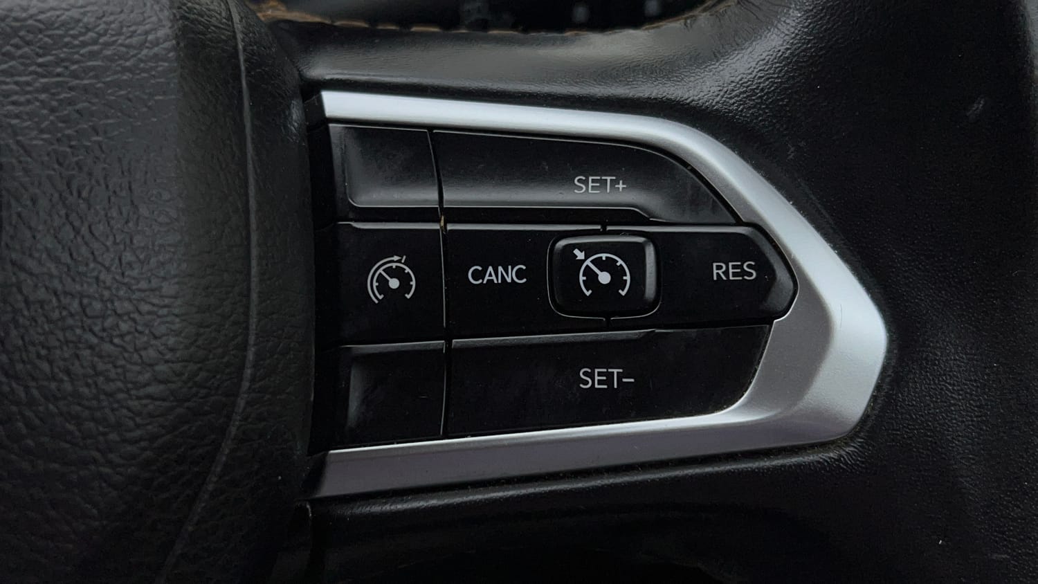 2024 Jeep Meridian Limited (O) 4x2 AT-43