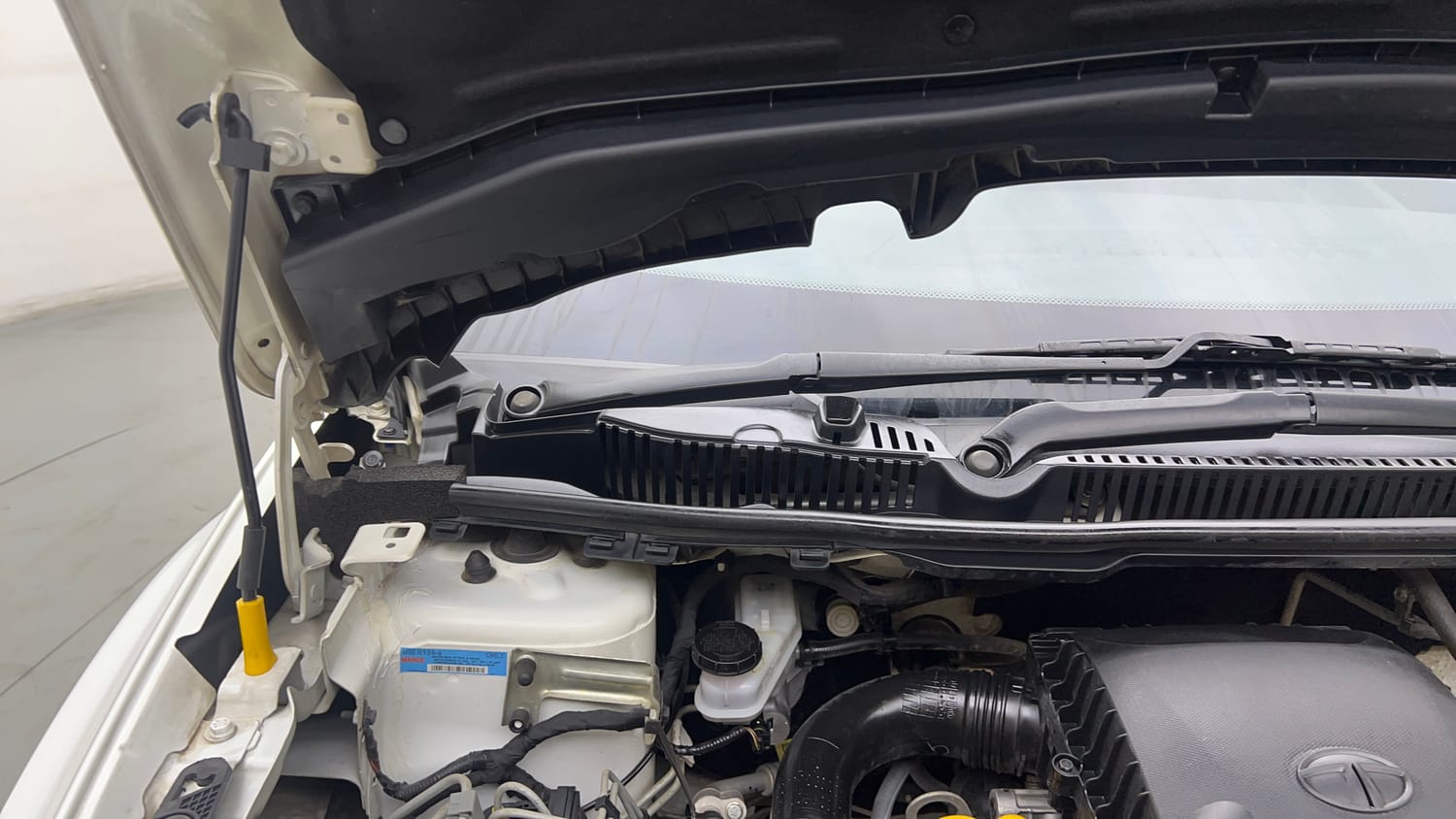 Used 2023 Tata Nexon Pure S 1.2 Revotron Petrol 6MT Petrol Manual engine ENGINE RIGHT SIDE HINGE & APRON VIEW