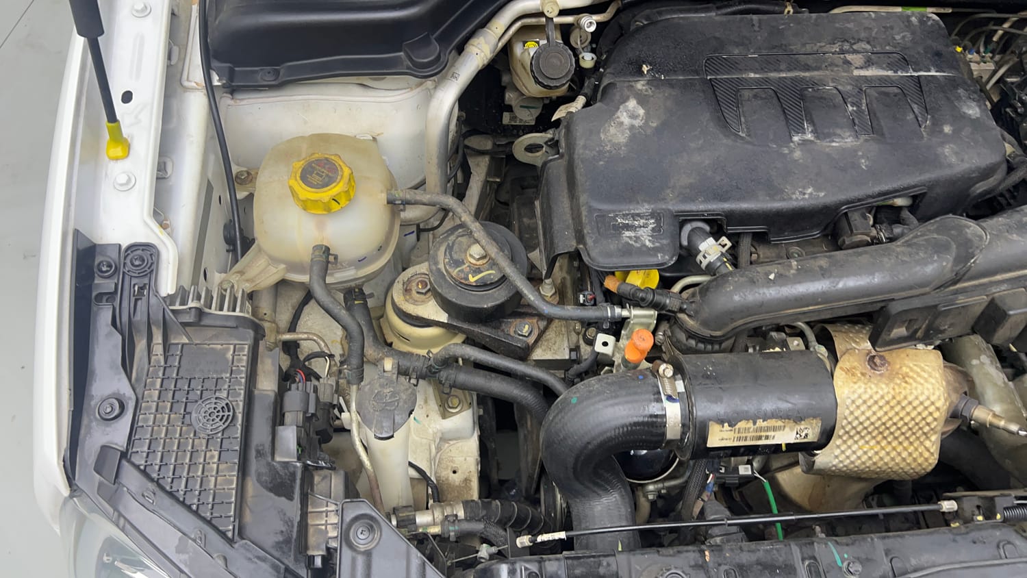 Used 2024 Mahindra XUV 3XO AX5 1.2 Petrol AT Petrol Automatic engine ENGINE RIGHT SIDE VIEW