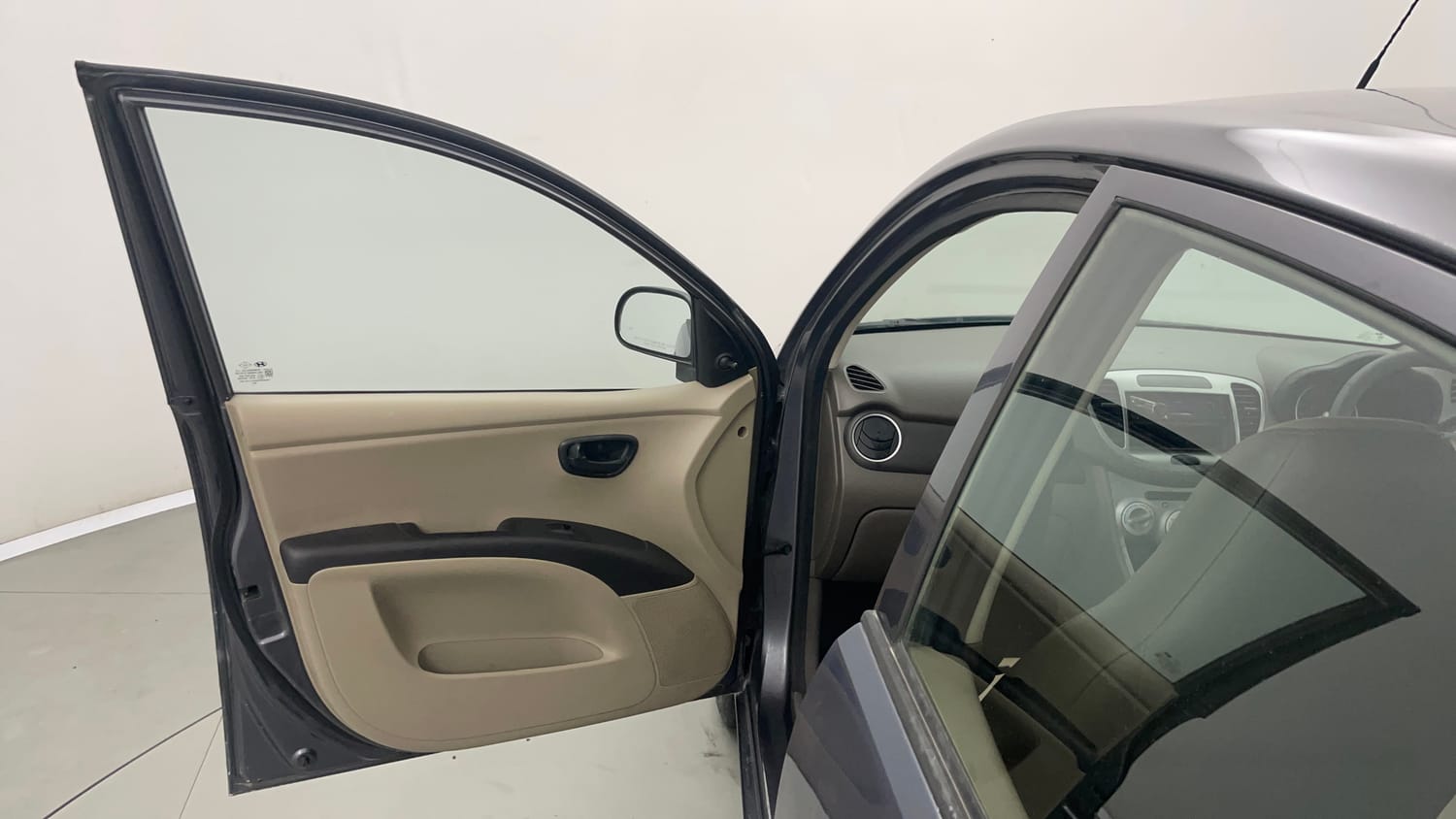 Used 2014 Hyundai i10 Magna 1.1 iRDE2 Petrol Manual interior LEFT FRONT DOOR OPEN VIEW