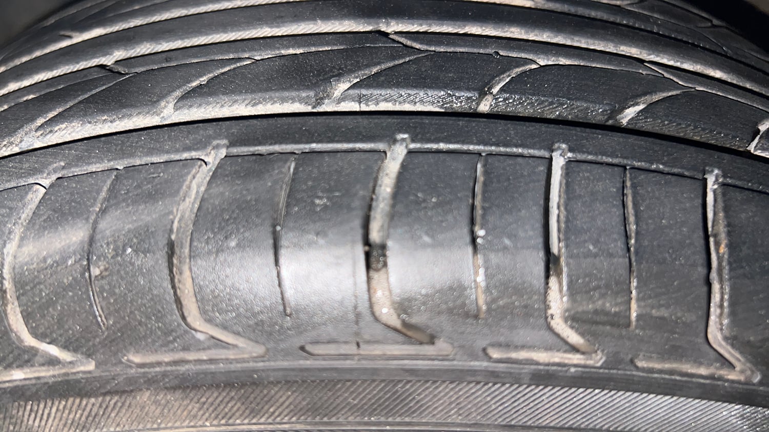 Used 2020 Hyundai Grand i10 Nios Asta 1.2 Kappa VTVT Petrol Manual tyres LEFT FRONT TYRE TREAD VIEW
