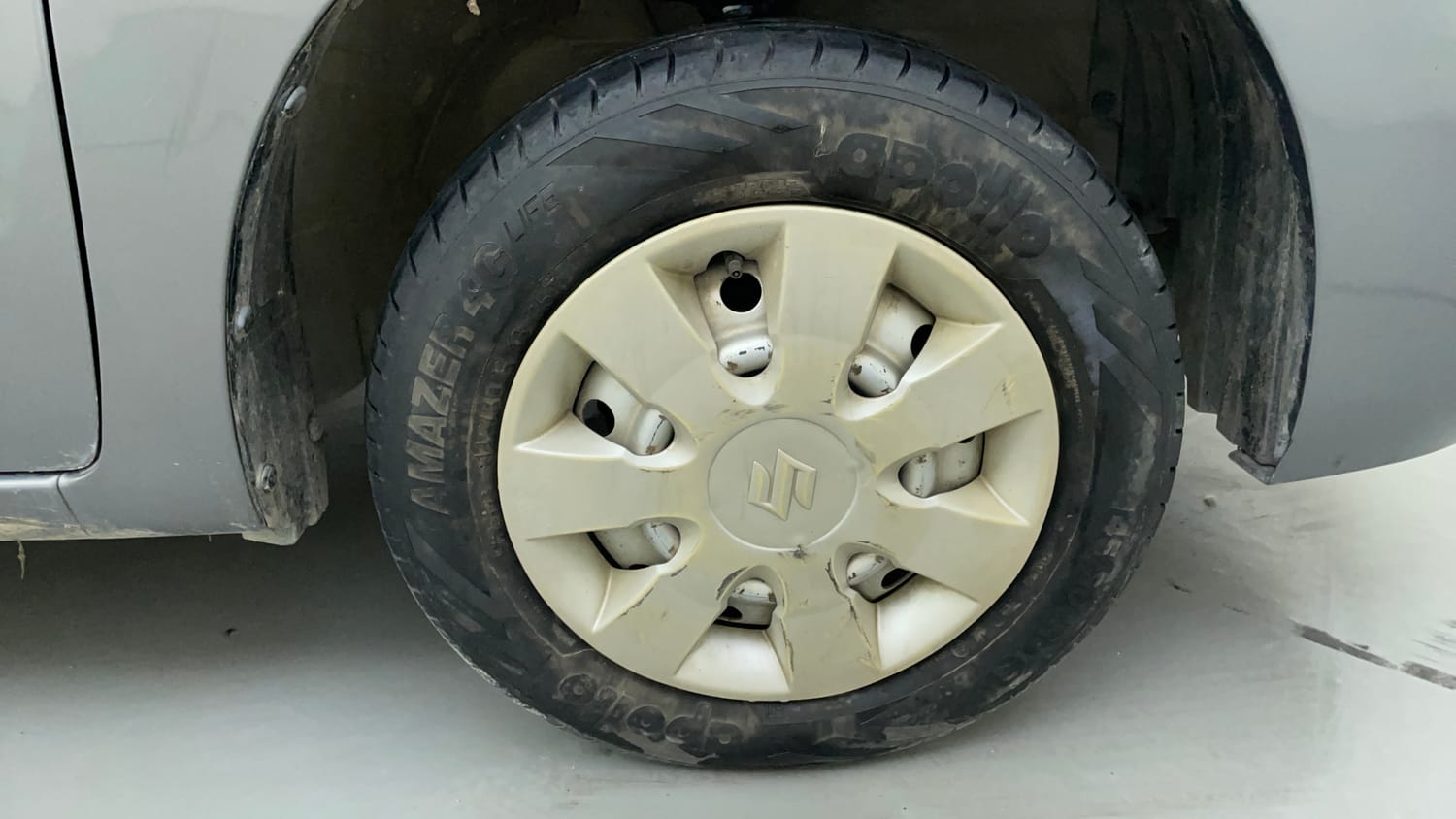 Used 2013 Maruti Suzuki Wagon R LXI Petrol Manual tyres RIGHT FRONT TYRE RIM VIEW