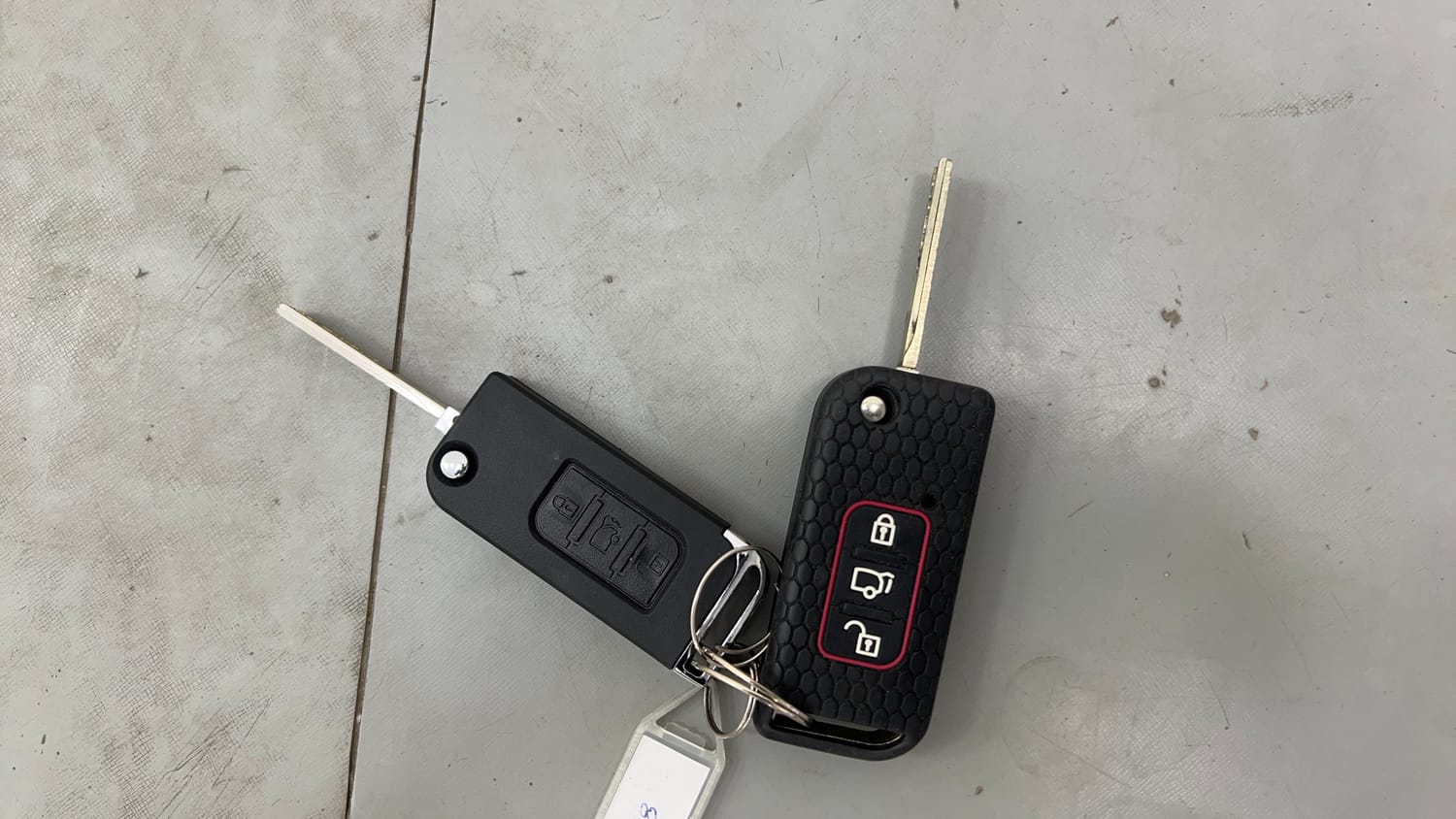 Used 2016 Mahindra XUV500 W8 Diesel Manual extra CAR KEY VIEW