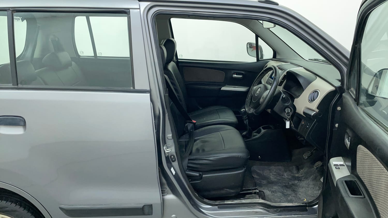Used 2013 Maruti Suzuki Wagon R LXI Petrol Manual interior RIGHT SIDE FRONT DOOR CABIN VIEW