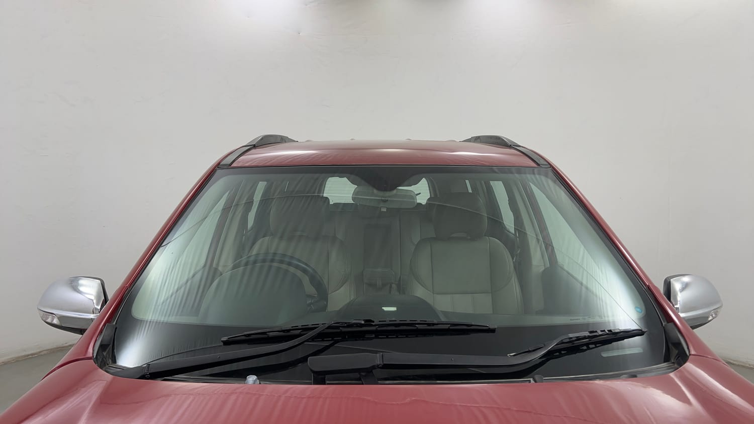 Used 2016 Mahindra XUV500 W8 Diesel Manual exterior FRONT WINDSHIELD VIEW