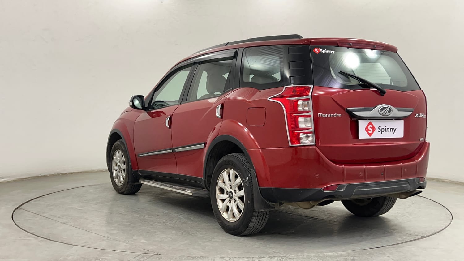 Used 2016 Mahindra XUV500 W8 Diesel Manual exterior LEFT REAR CORNER VIEW