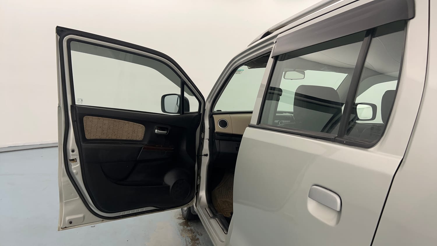 Used 2018 Maruti Suzuki Wagon R VXI Petrol Manual interior LEFT FRONT DOOR OPEN VIEW