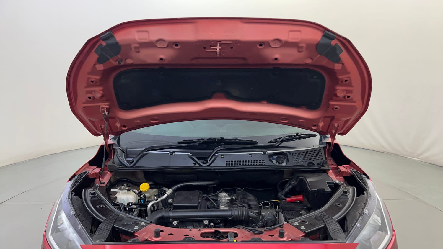 Used 2025 Nissan Magnite N-Connecta B4D 1.0 Petrol AMT Dual Tone Petrol Automatic engine ENGINE & BONNET OPEN FRONT VIEW