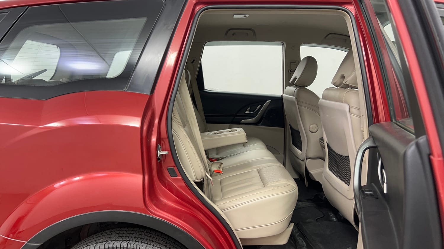 Used 2016 Mahindra XUV500 W8 Diesel Manual interior RIGHT SIDE REAR DOOR CABIN VIEW