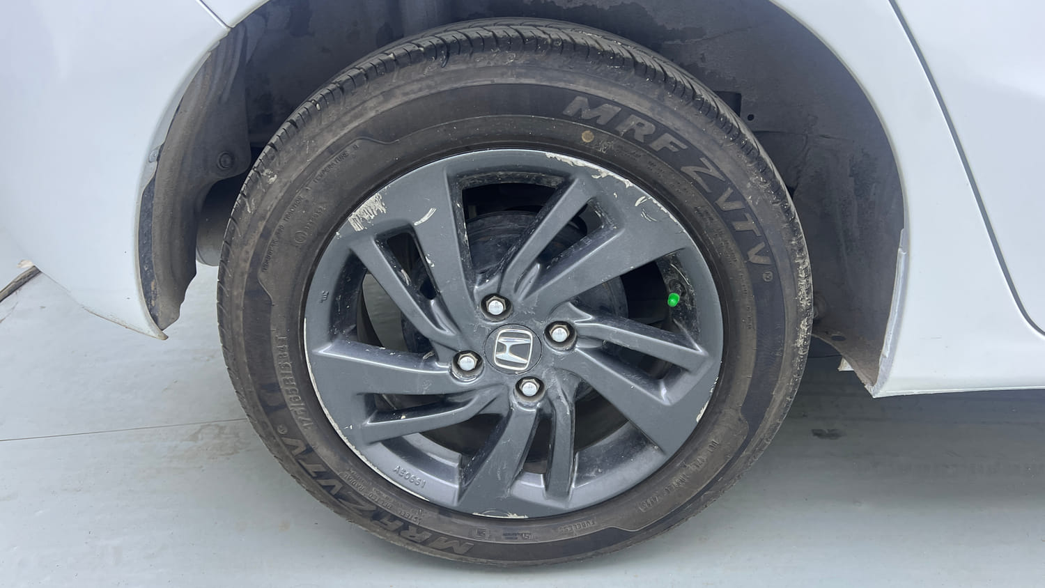 Used 2019 Honda Jazz VX CVT Petrol Petrol Automatic tyres RIGHT REAR TYRE RIM VIEW