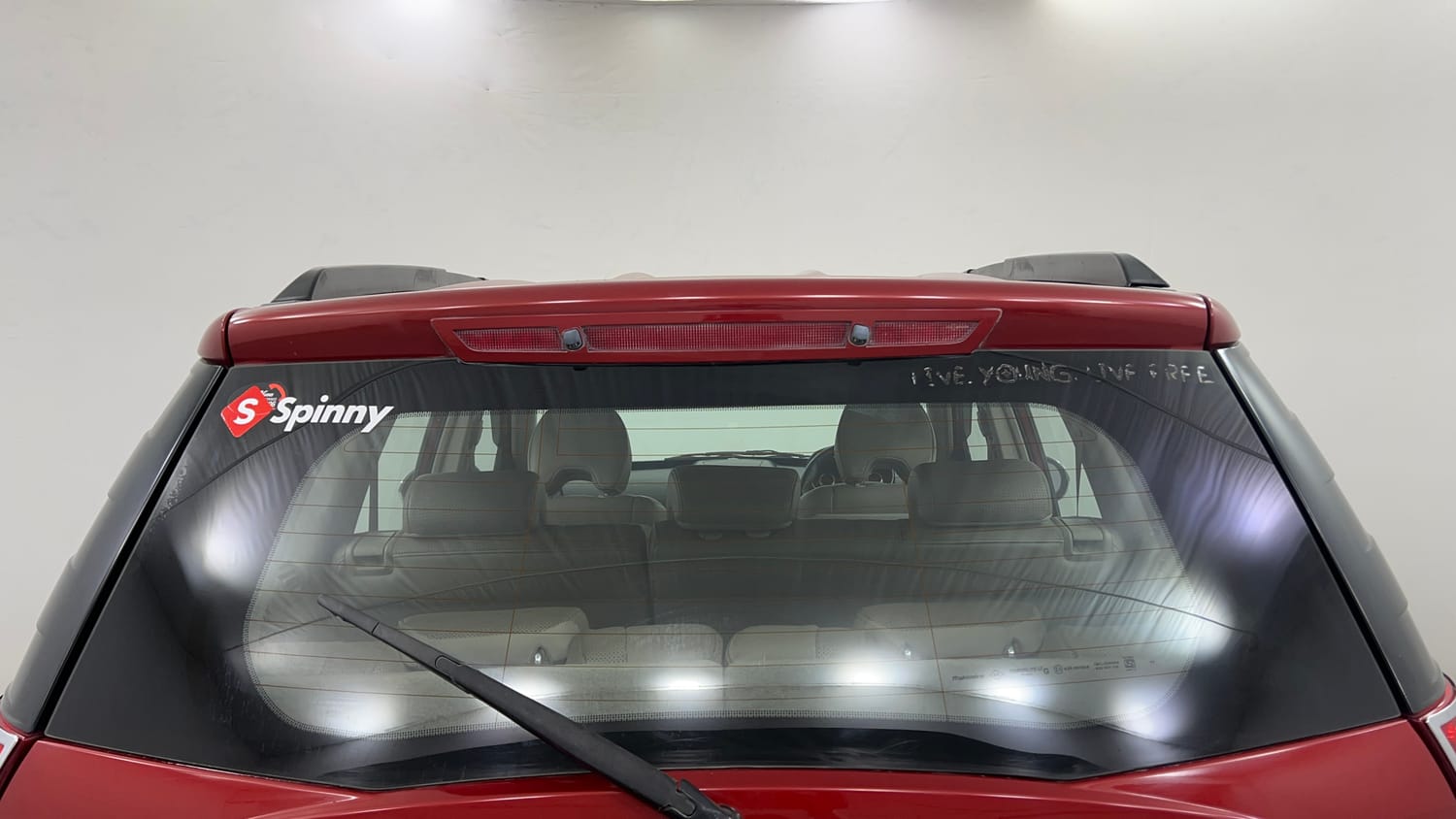 Used 2016 Mahindra XUV500 W8 Diesel Manual exterior BACK WINDSHIELD VIEW