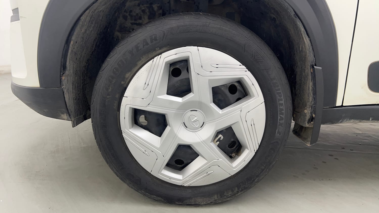 Used 2023 Tata Nexon Pure S 1.2 Revotron Petrol 6MT Petrol Manual tyres LEFT FRONT TYRE RIM VIEW