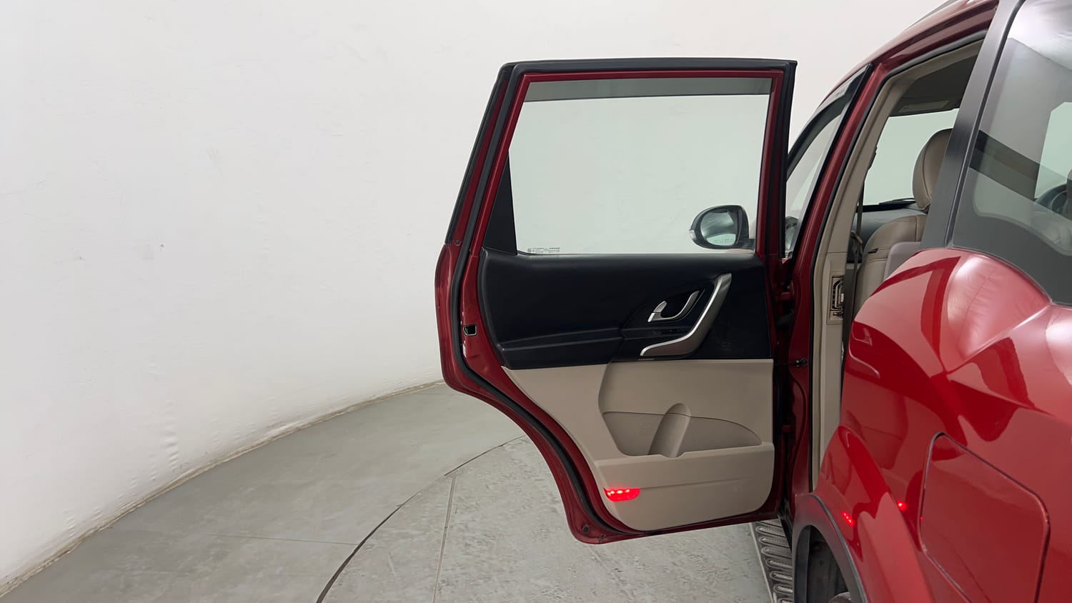 Used 2016 Mahindra XUV500 W8 Diesel Manual interior LEFT REAR DOOR OPEN VIEW