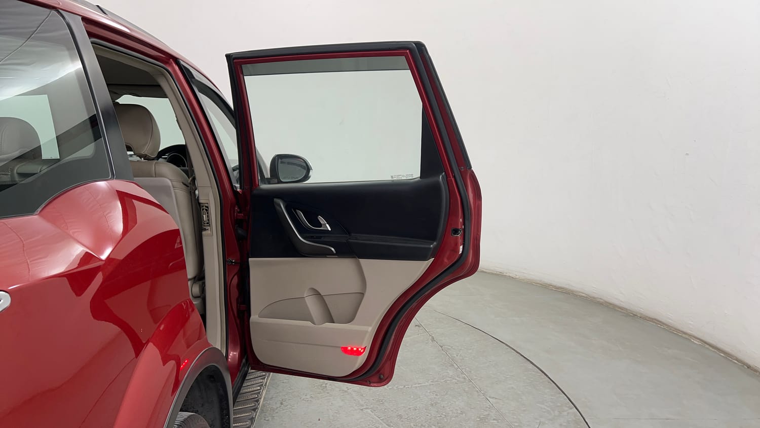 Used 2016 Mahindra XUV500 W8 Diesel Manual interior RIGHT REAR DOOR OPEN VIEW