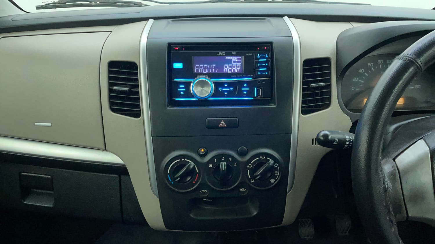 Used 2013 Maruti Suzuki Wagon R LXI Petrol Manual interior MUSIC SYSTEM & AC CONTROL VIEW