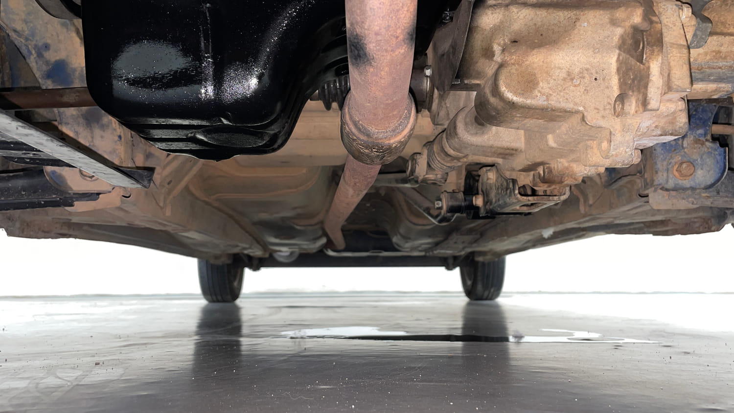 Used 2012 Hyundai Eon Sportz Petrol Manual extra FRONT LEFT UNDERBODY VIEW