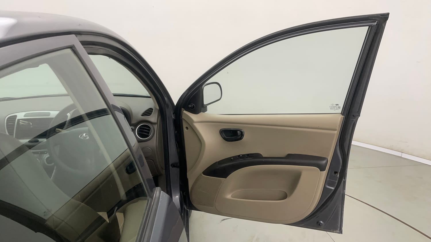 Used 2014 Hyundai i10 Magna 1.1 iRDE2 Petrol Manual interior RIGHT FRONT DOOR OPEN VIEW